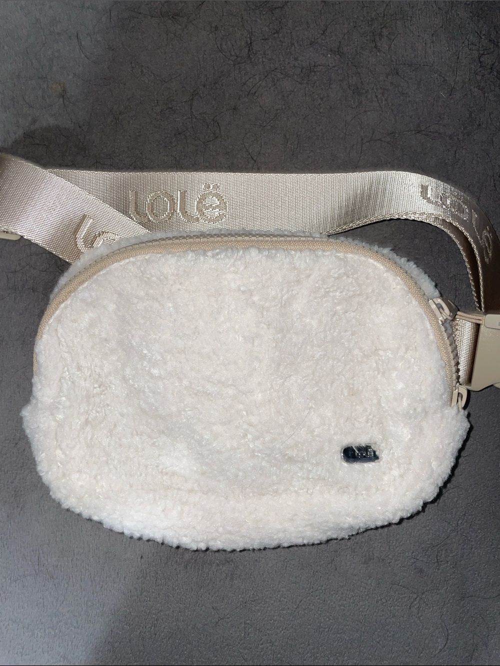 Lolë Belt Bag